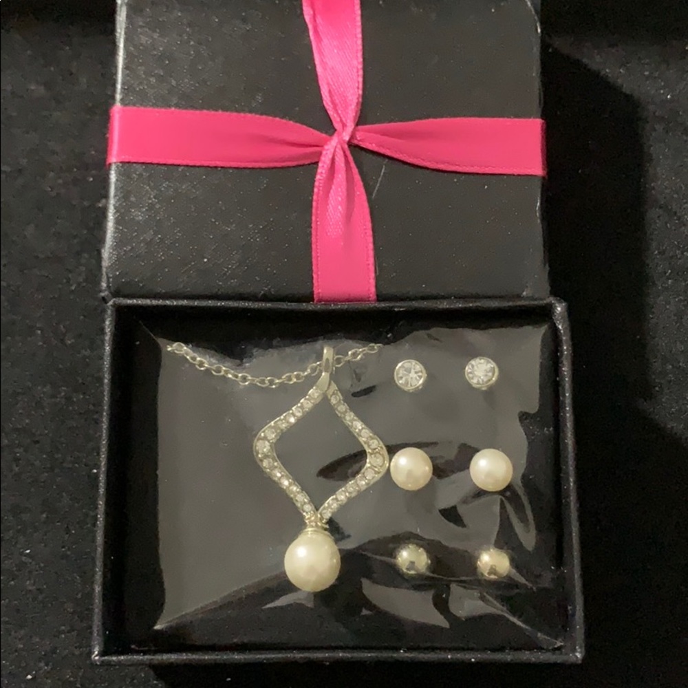 Sparkling pearlesque 4 piece gift set